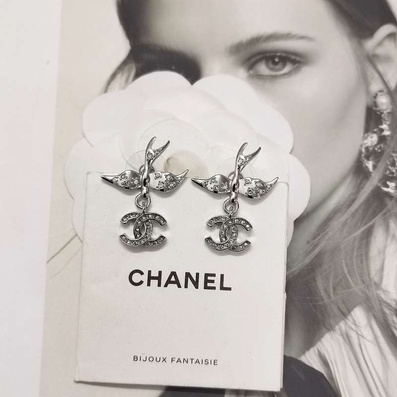 Chanel  新款 香奈兒飛鳥滿鑽 白金色耳環