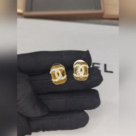 Chanel  新款 香奈兒新款雙C鑲鑽 金黃長方石 耳釘