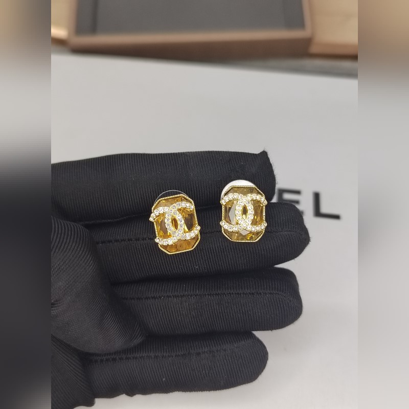 Chanel  新款 香奈兒新款雙C鑲鑽 金黃長方石 耳釘