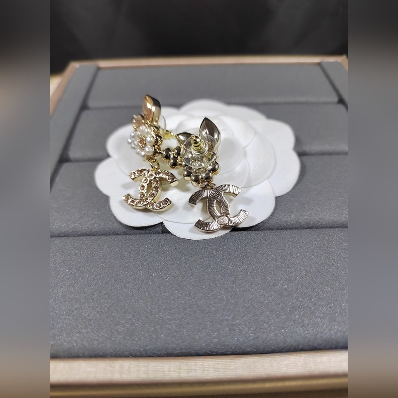 Chanel  新款 香奈兒雙c葉子花朵耳釘