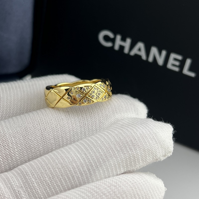 [原單對版] (配全套包裝) 香奈兒系列玫瑰金白金金色滿鑽菱格紋戒指 實拍圖