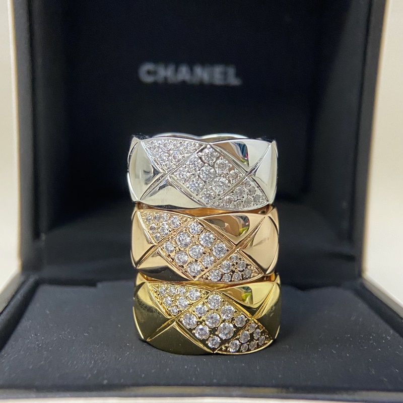 香奈兒戒指 新品鑲鑽寬版菱格戒指 碼號：5-10#