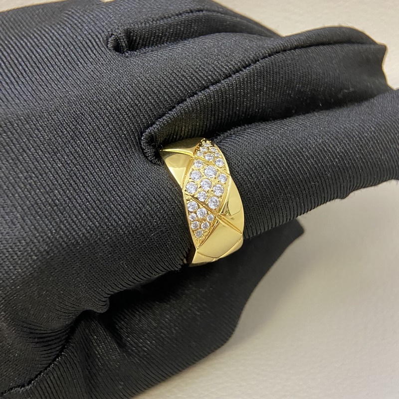 香奈兒戒指 新品鑲鑽寬版菱格戒指 碼號：5-10#