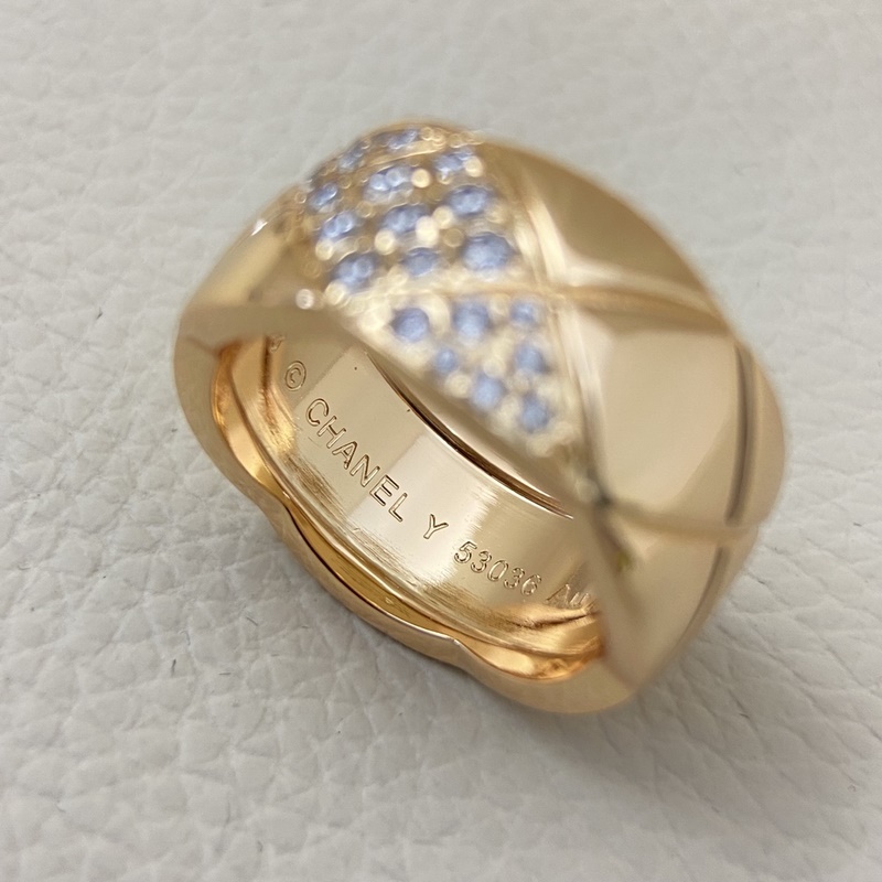 香奈兒戒指 新品鑲鑽寬版菱格戒指 碼號：5-10#
