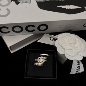 Chanel  香奈兒菱格雙C滿鑽三合一戒指(三件套) 經(jīng)典菱格設(shè)計(jì) 誰戴誰好