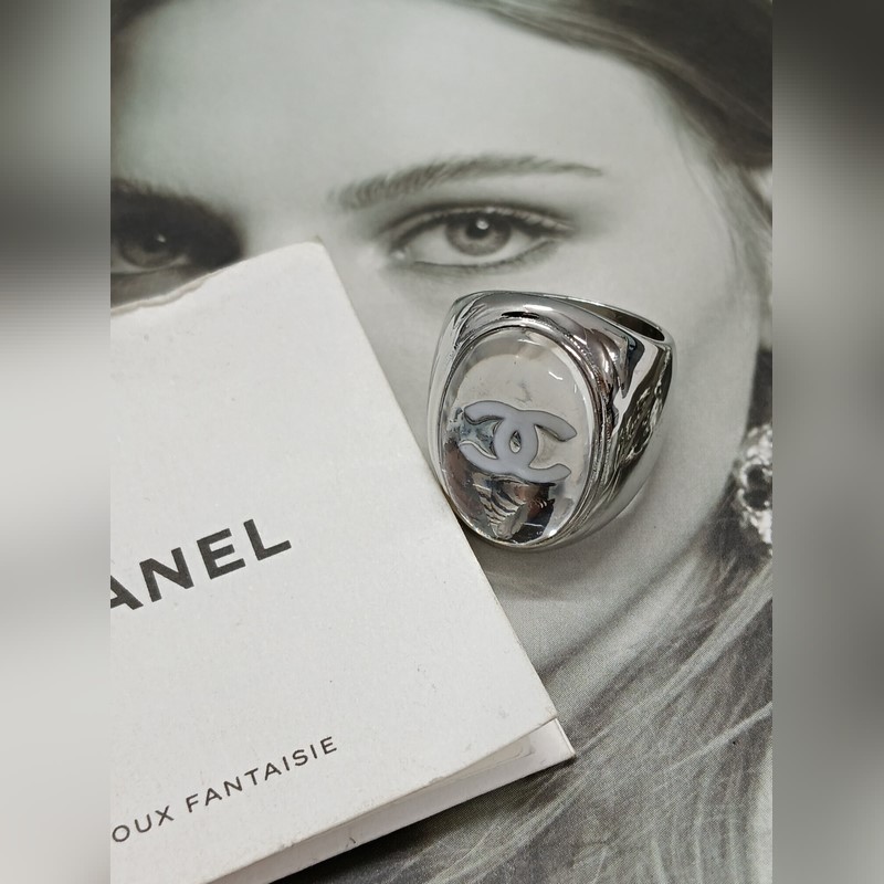 Chanel  新款 香奈兒 白色琺瑯滴雙C 鏡面橢圓白金色 6.7.8戒指