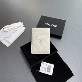 [特級五金原廠皮] 小香卡包系列 絎縫卡包配以標(biāo)志性金屬標(biāo)志 金色調(diào)金屬五金，