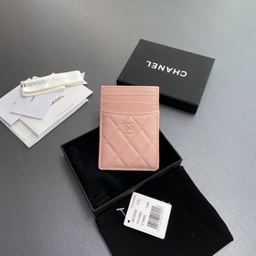 [特級五金原廠皮] 小香卡包系列 絎縫卡包配以標(biāo)志性金屬標(biāo)志 金色調(diào)金屬五金，