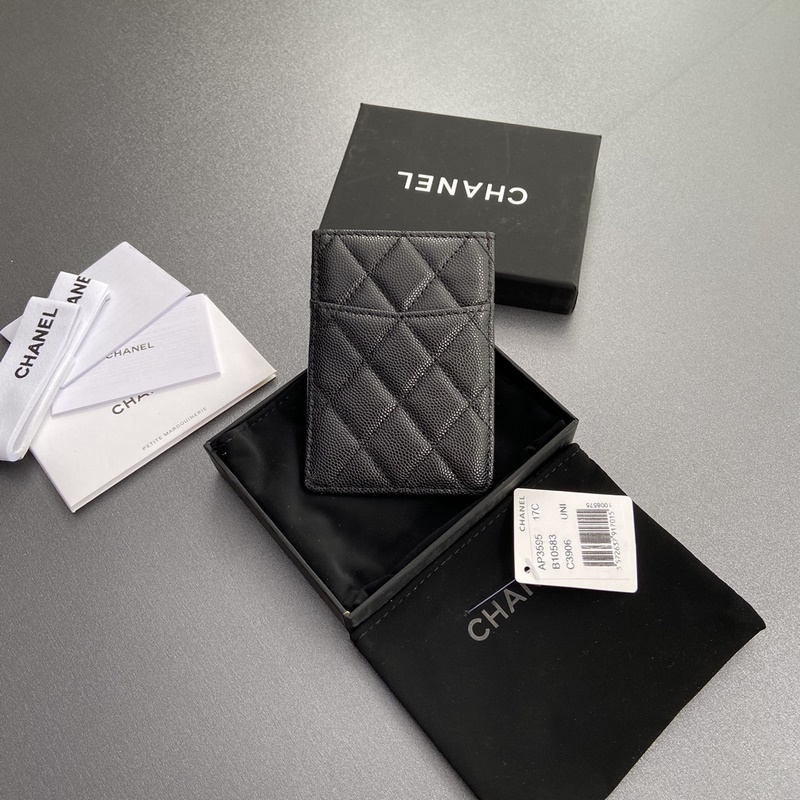 [特級(jí)五金原廠皮] 小香卡包系列 絎縫卡包配以標(biāo)志性金屬標(biāo)志 金色調(diào)金屬五金，