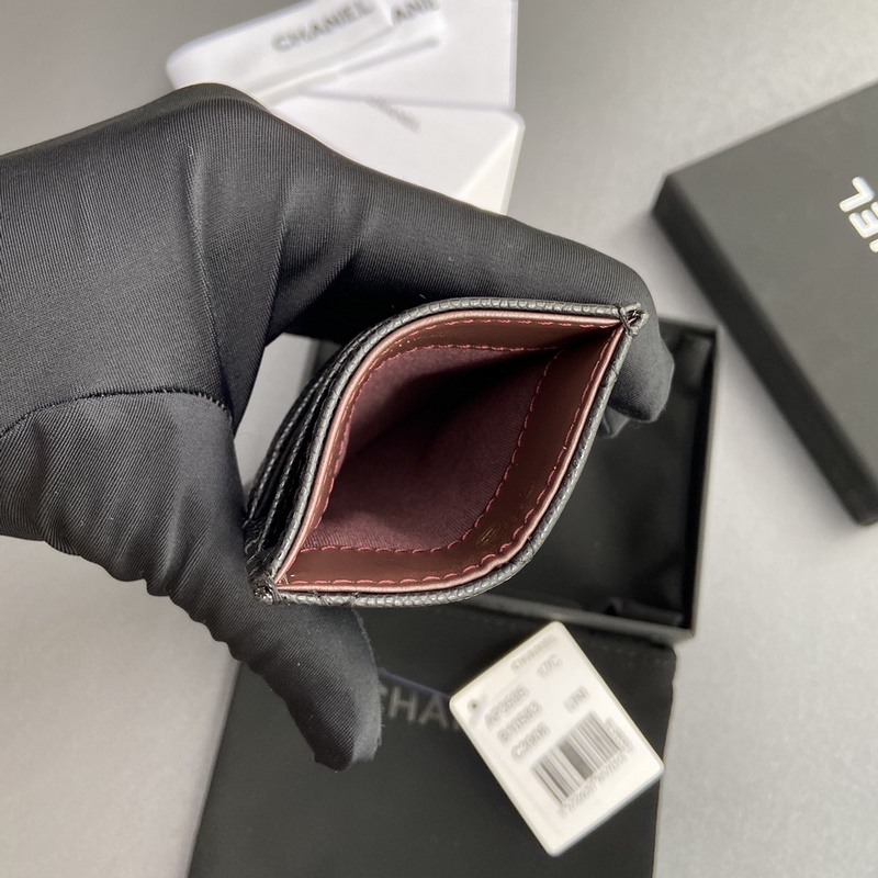 [特級(jí)五金原廠皮] 小香卡包系列 絎縫卡包配以標(biāo)志性金屬標(biāo)志 金色調(diào)金屬五金，