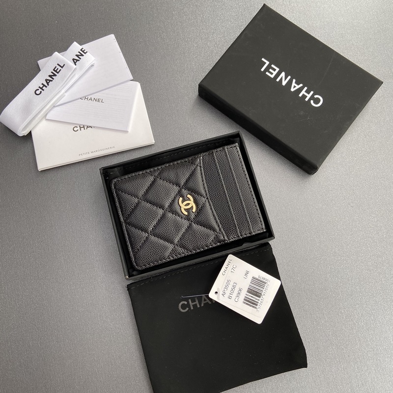 [特級(jí)五金原廠皮] 小香卡包系列 絎縫卡包配以標(biāo)志性金屬標(biāo)志 金色調(diào)金屬五金，