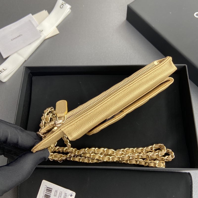 小香進(jìn)口意大利顆粒牛皮 貨號：AP0990 顔色：金色細(xì)球紋金扣 尺寸：w18