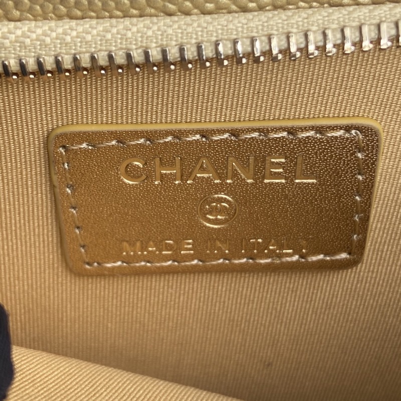 小香進(jìn)口意大利顆粒牛皮 貨號：AP0990 顔色：金色細(xì)球紋金扣 尺寸：w18