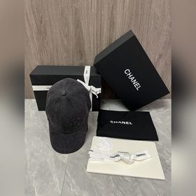 Chanel 原版定制 牛仔丹甯系列 綴滿閃耀珠粒，彰顯獨特魅力。每一針每一線，