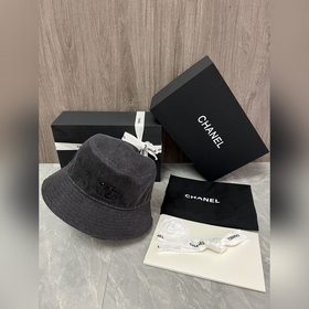 Chanel 原版定制 牛仔丹甯系列 綴滿閃耀珠粒，彰顯獨特魅力。每一針每一線，