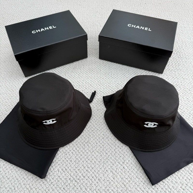 Chanel 小香亮片棒球帽 手縫珠片系列。內裡是花布，面料材質都是定制回來的，