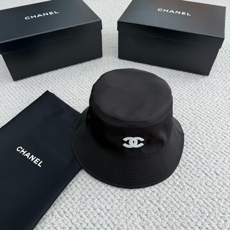 Chanel 小香亮片棒球帽 手縫珠片系列。內裡是花布，面料材質都是定制回來的，