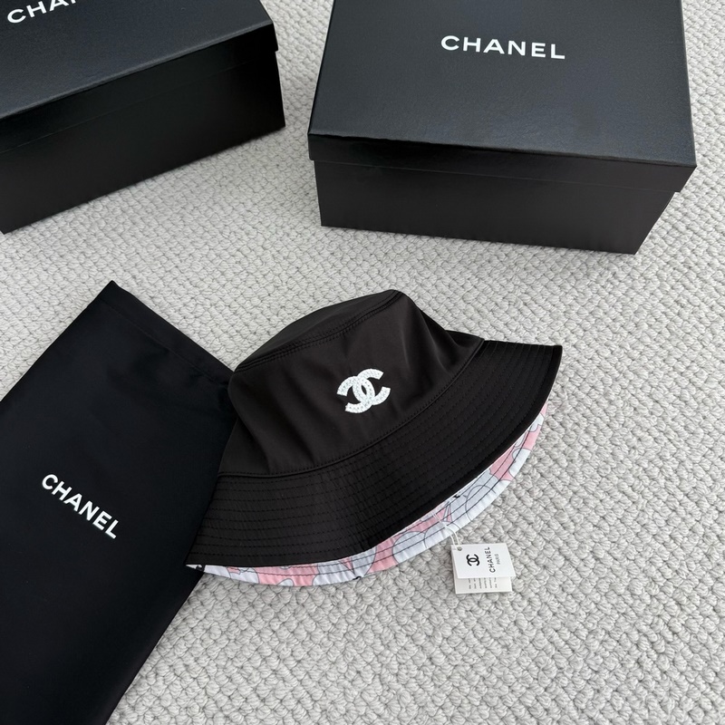 Chanel 小香亮片棒球帽 手縫珠片系列。內裡是花布，面料材質都是定制回來的，