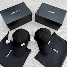 Chanel 小香亮片棒球帽 手縫珠片系列。內裡是花布，面料材質都是定制回來的，