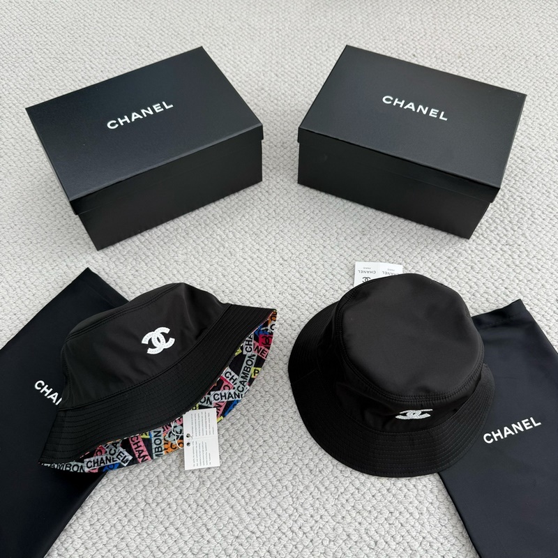 Chanel 小香白色亮片棒球帽 手縫珠片系列。內裡是花布，面料材質都是定制回來
