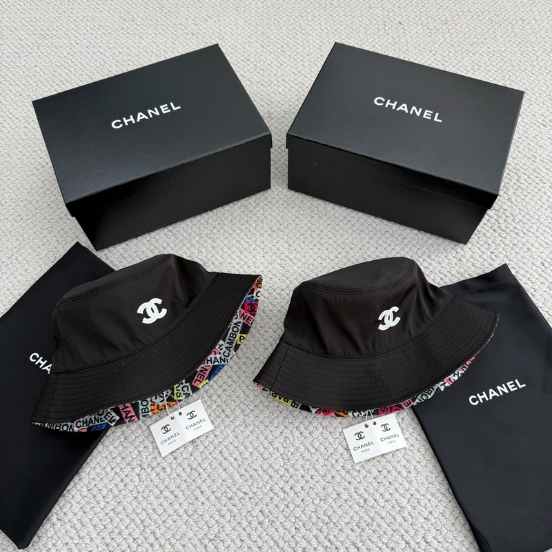 Chanel 小香白色亮片棒球帽 手縫珠片系列。內裡是花布，面料材質都是定制回來