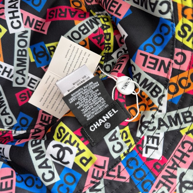 Chanel 小香白色亮片棒球帽 手縫珠片系列。內裡是花布，面料材質都是定制回來