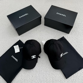 Chanel 小香白色亮片棒球帽 手縫珠片系列。內裡是花布，面料材質都是定制回來