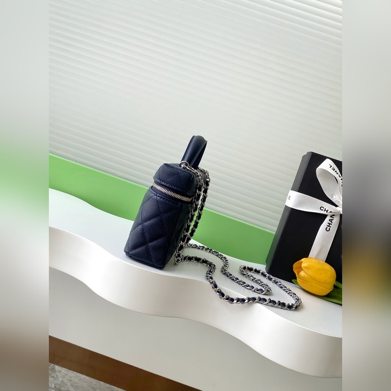 25B星星Lp 這次的銀扣星星logo設計太喜歡啦 帶點小水鑽超級精緻 黑銀配色