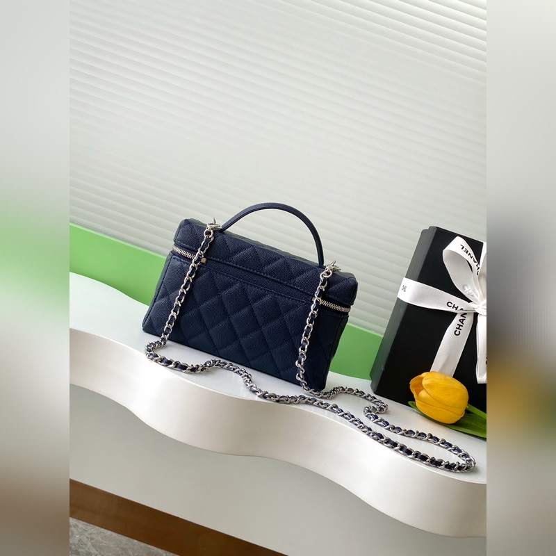 25B星星Lp 這次的銀扣星星logo設計太喜歡啦 帶點小水鑽超級精緻 黑銀配色