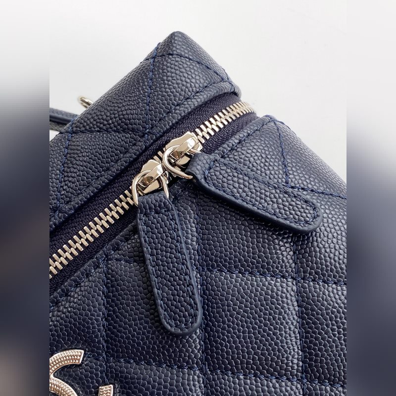 25B星星Lp 這次的銀扣星星logo設計太喜歡啦 帶點小水鑽超級精緻 黑銀配色