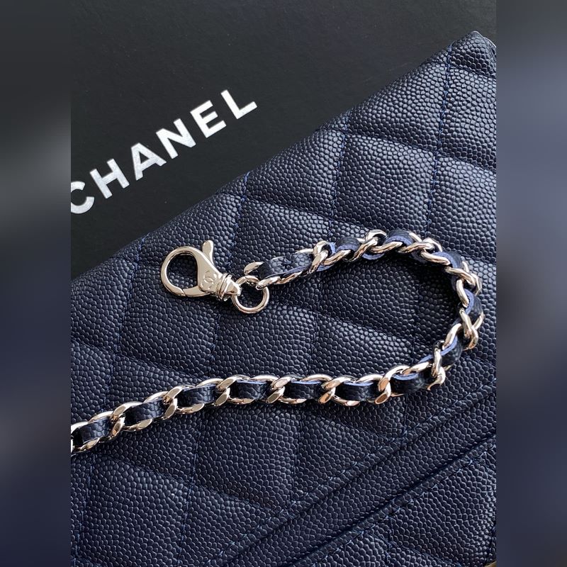 25B星星Lp 這次的銀扣星星logo設計太喜歡啦 帶點小水鑽超級精緻 黑銀配色