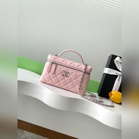 25B星星Lp 這次的銀扣星星logo設計太喜歡啦 帶點小水鑽超級精緻 黑銀配色