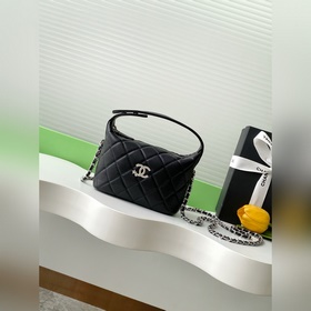 25C 飯盒包雙C帶五角星 19真的被召回了！沒見著6 飯盒挺好看的 如果之前沒