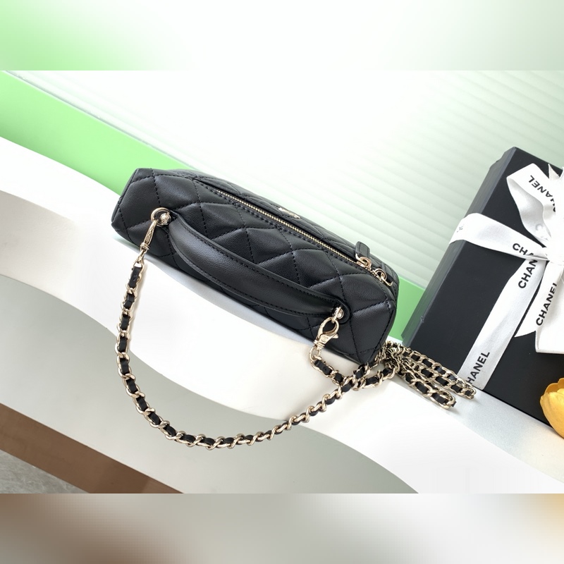 25b精緻小巧鍊條手拿包 小羊皮配金色金屬 讓整個包看起來更加力挺 鍊條可拆卸