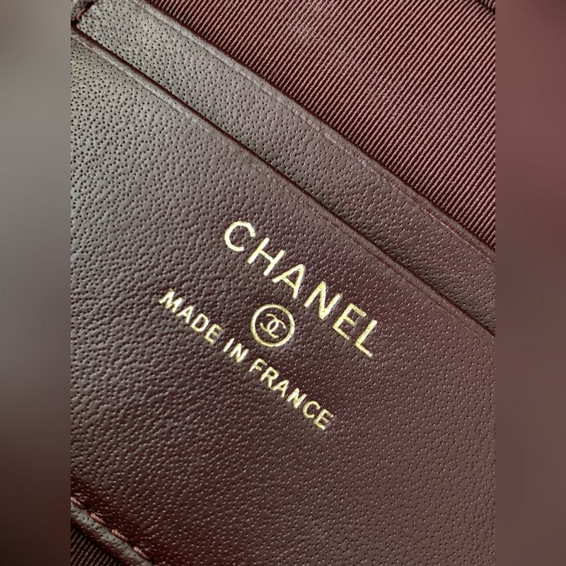 25b精緻小巧鍊條手拿包 小羊皮配金色金屬 讓整個包看起來更加力挺 鍊條可拆卸