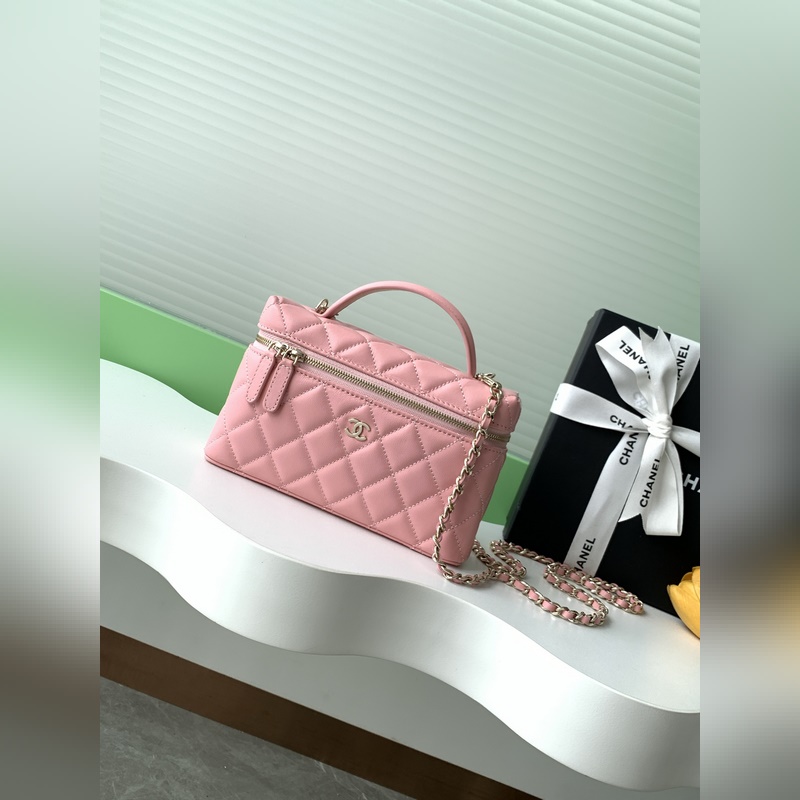 25b精緻小巧鍊條手拿包 小羊皮配金色金屬 讓整個(gè)包看起來(lái)更加力挺 鍊條可拆卸