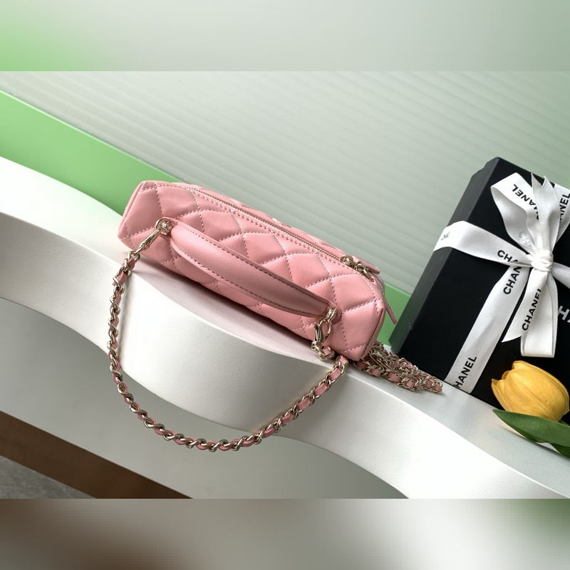 25b精緻小巧鍊條手拿包 小羊皮配金色金屬 讓整個(gè)包看起來(lái)更加力挺 鍊條可拆卸