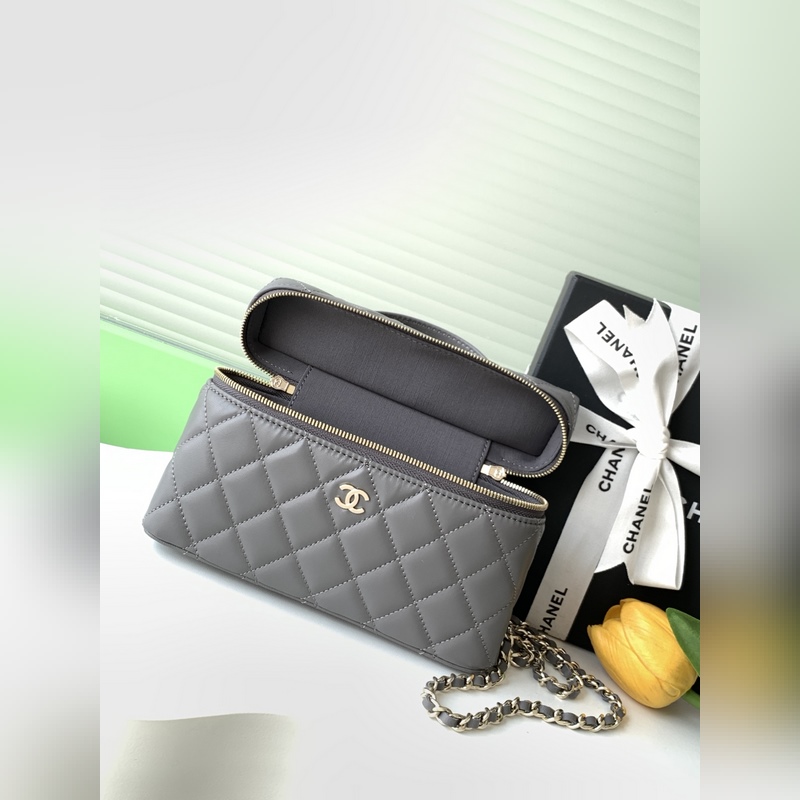 25b精緻小巧鍊條手拿包 小羊皮配金色金屬 讓整個包看起來更加力挺 鍊條可拆卸