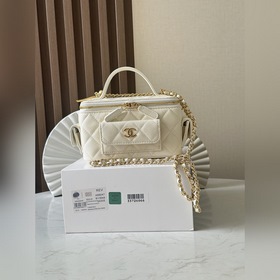 新出 23k新品口袋盒子包 chan11每季都會出盒子包，23k秋冬出的這款特別