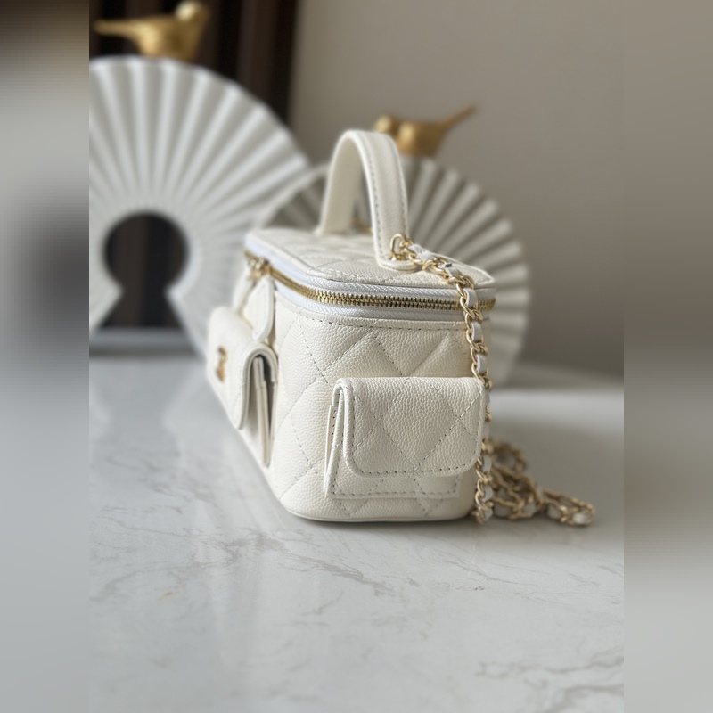 新出 23k新品口袋盒子包 chan11每季都會(huì)出盒子包，23k秋冬出的這款特別