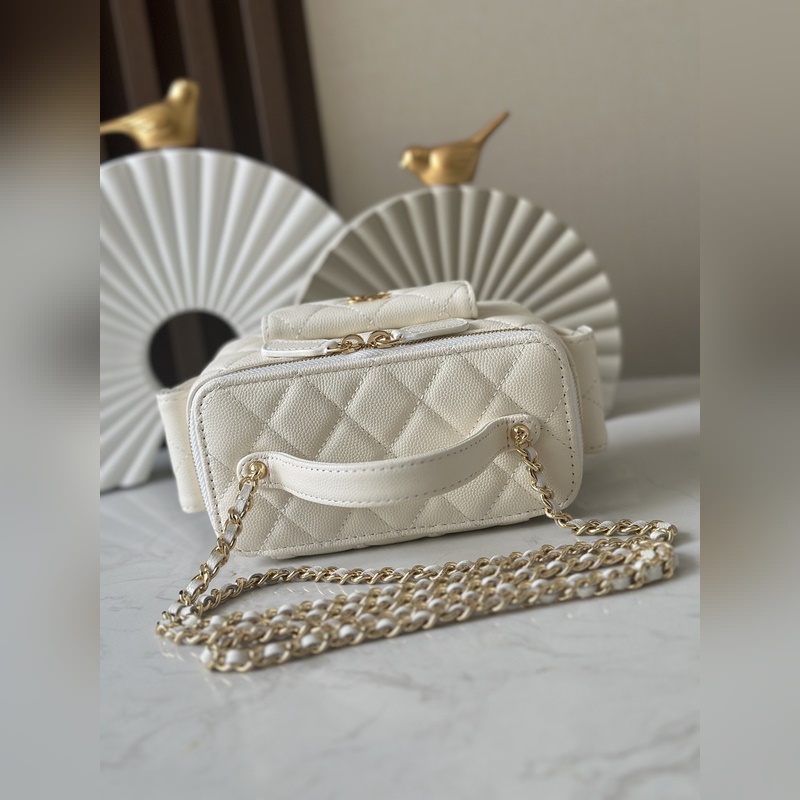 新出 23k新品口袋盒子包 chan11每季都會(huì)出盒子包，23k秋冬出的這款特別