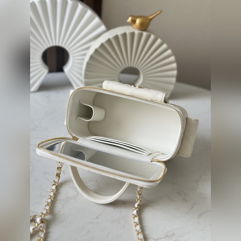 新出 23k新品口袋盒子包 chan11每季都會(huì)出盒子包，23k秋冬出的這款特別