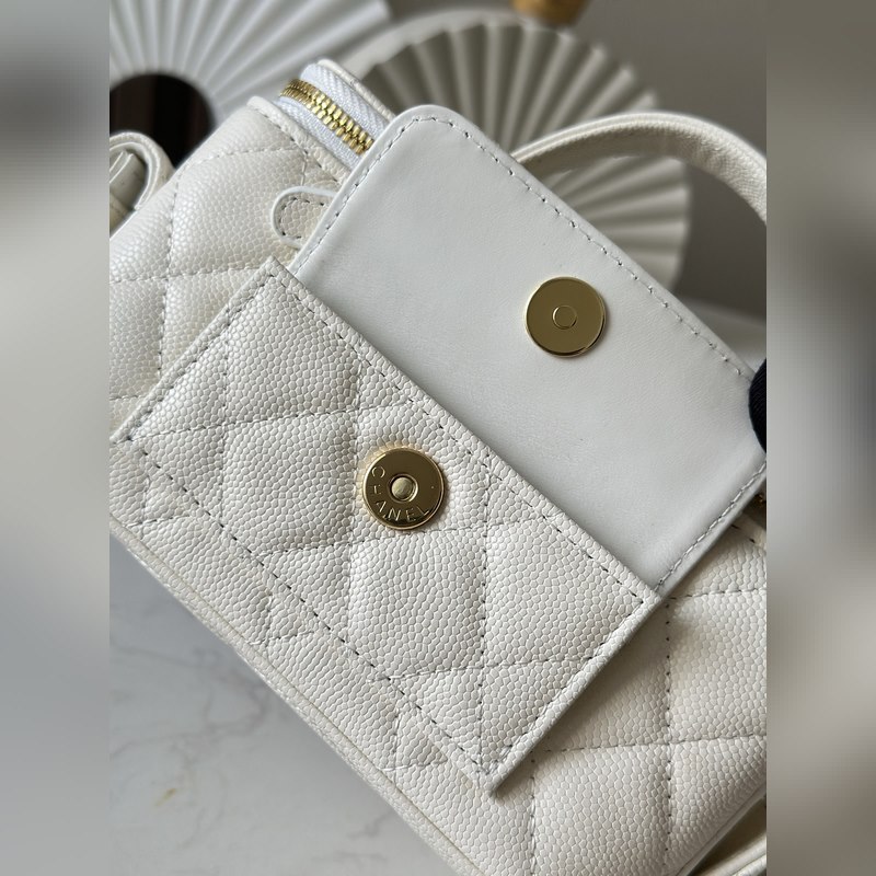 新出 23k新品口袋盒子包 chan11每季都會(huì)出盒子包，23k秋冬出的這款特別