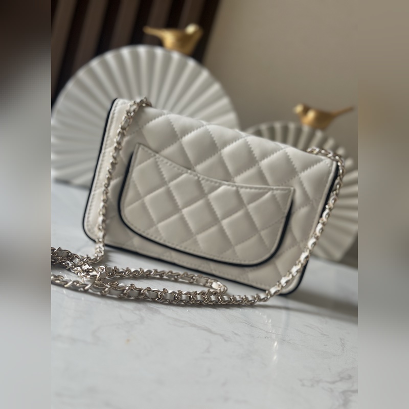 琺瑯扣 最新woc	Chanel25夏預告系列黑白色鍊條 錢包，容量空間剛剛好實