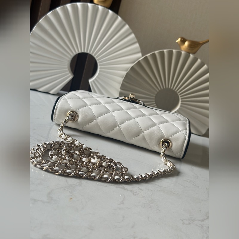 琺瑯扣 最新woc	Chanel25夏預告系列黑白色鍊條 錢包，容量空間剛剛好實