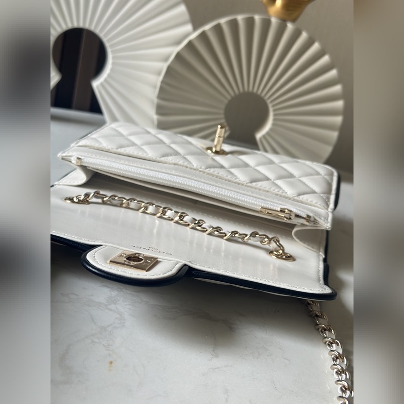 琺瑯扣 最新woc	Chanel25夏預告系列黑白色鍊條 錢包，容量空間剛剛好實