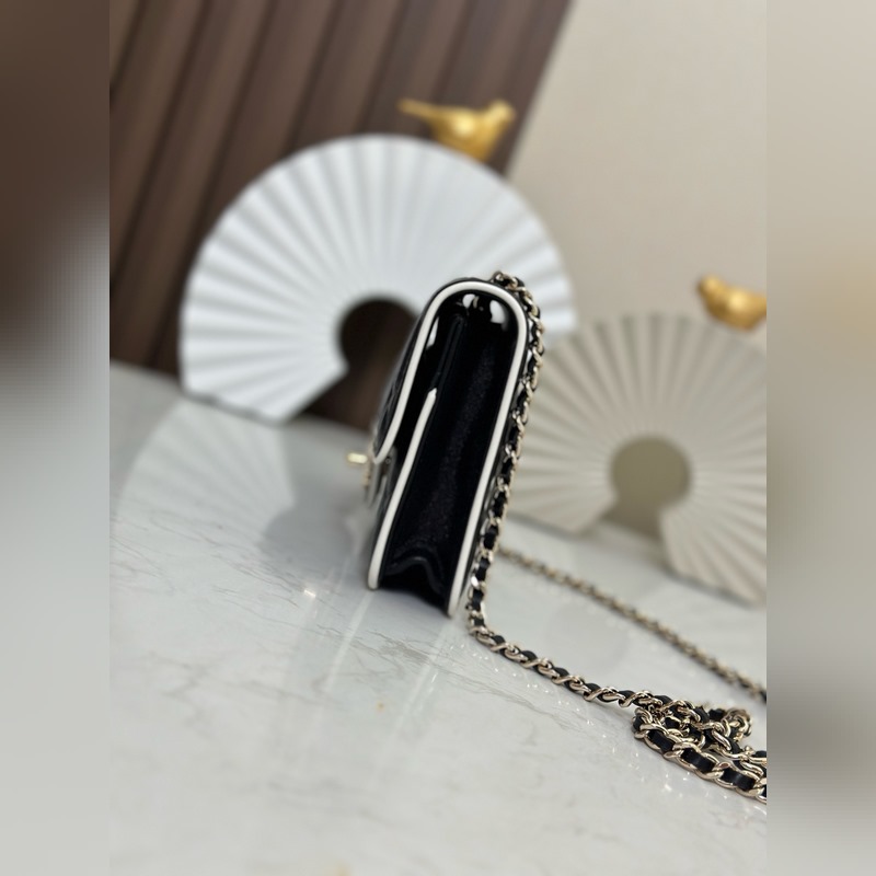 琺瑯扣 最新woc	Chanel25夏預告系列黑白色鍊條 錢包，容量空間剛剛好實