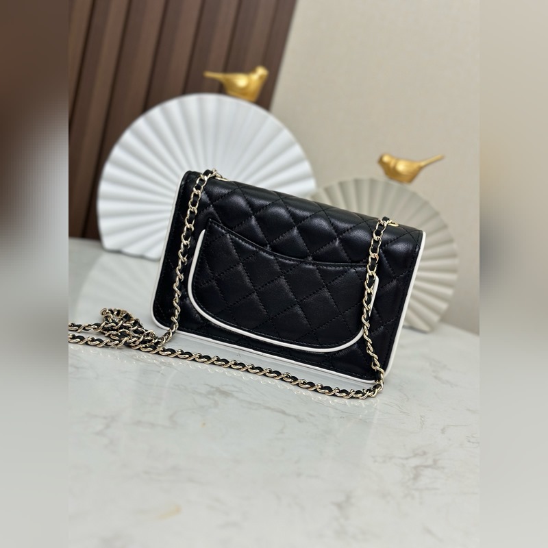 琺瑯扣 最新woc	Chanel25夏預告系列黑白色鍊條 錢包，容量空間剛剛好實