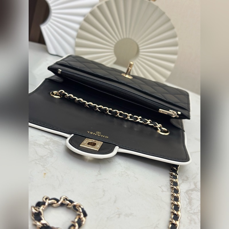 琺瑯扣 最新woc	Chanel25夏預告系列黑白色鍊條 錢包，容量空間剛剛好實