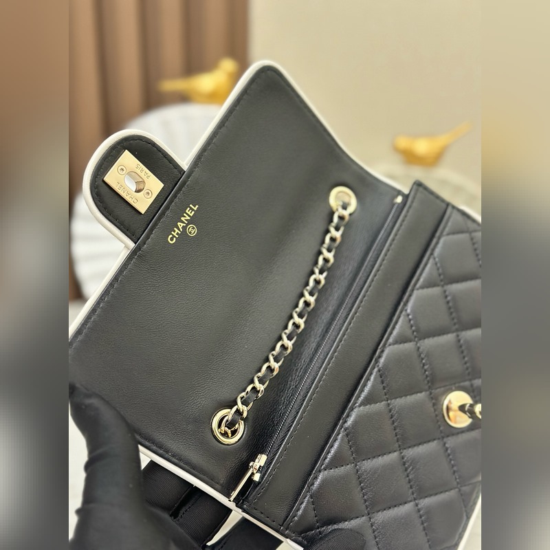 琺瑯扣 最新woc	Chanel25夏預告系列黑白色鍊條 錢包，容量空間剛剛好實